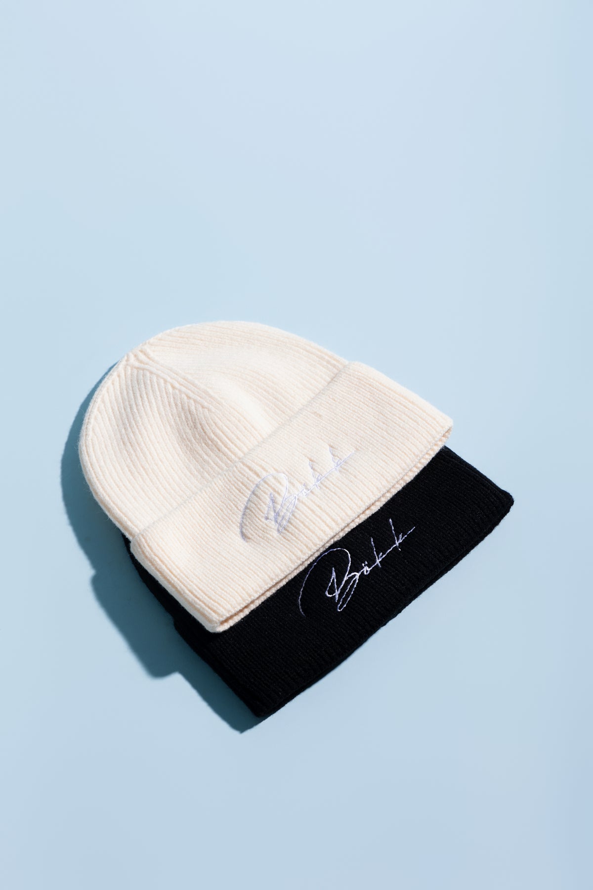 New beanie in Off-white colour