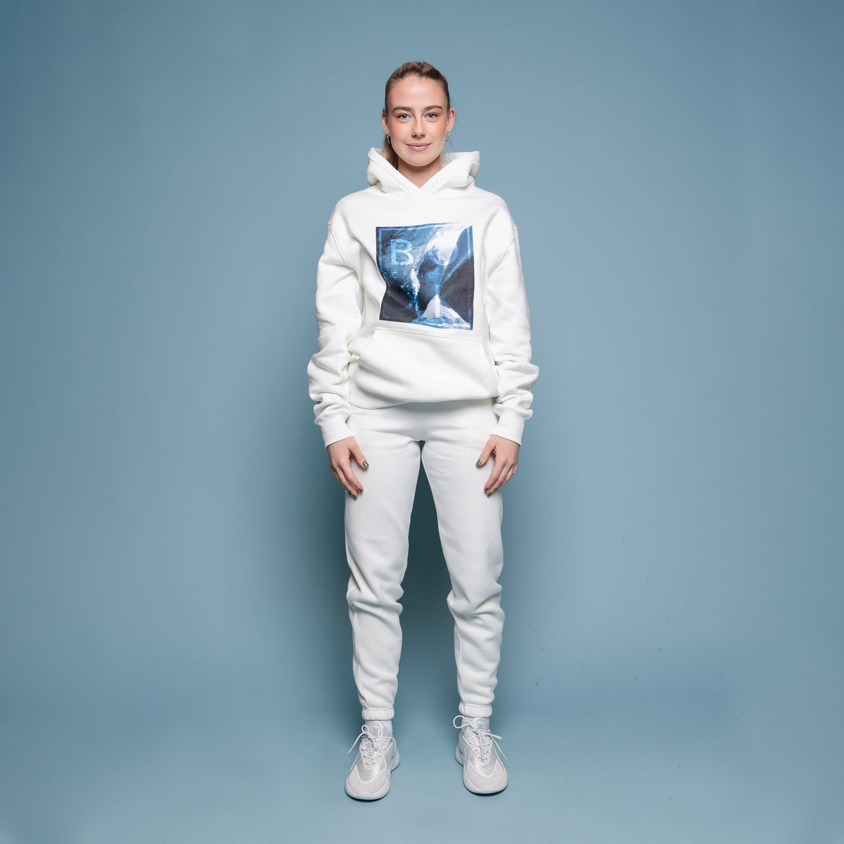 Joggers in Glacier white