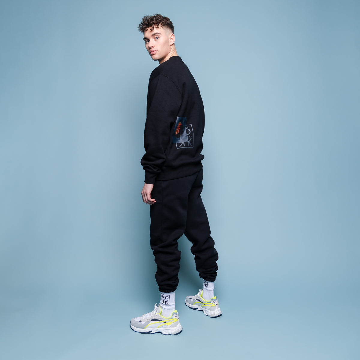 Joggers in Universe black